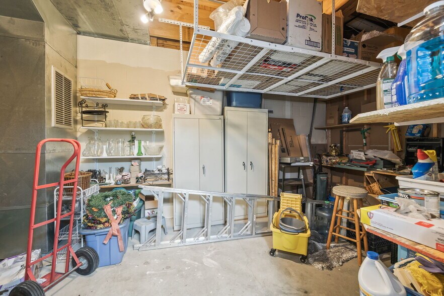 More Photos Of 832 Allardt Hwy, Jamestown Showroom For Sale