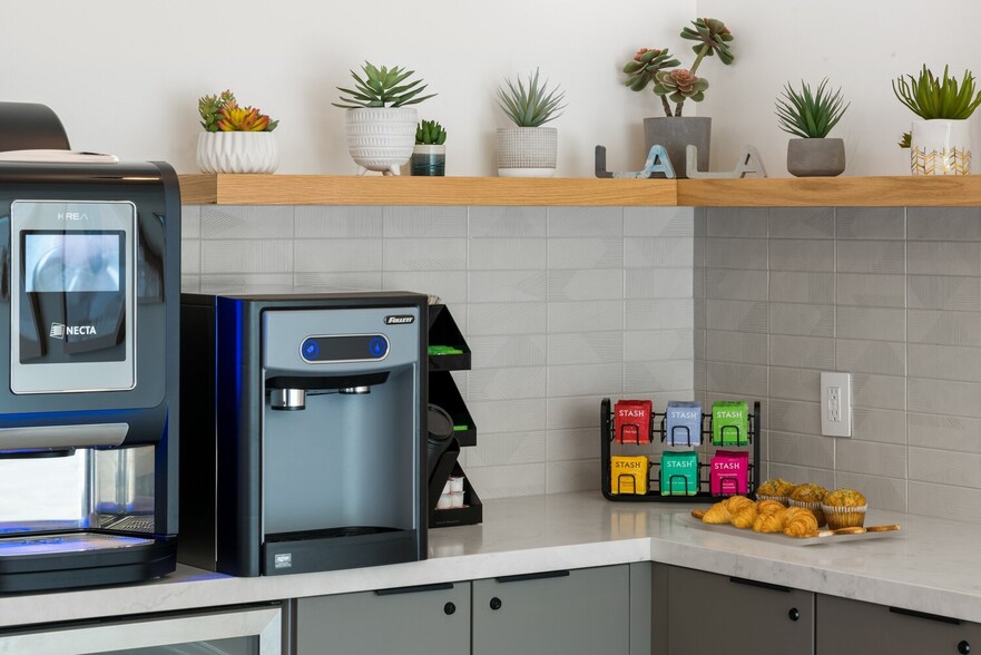 More Photos Of 285 Lucas Ave, Los Angeles Hotel For Sale