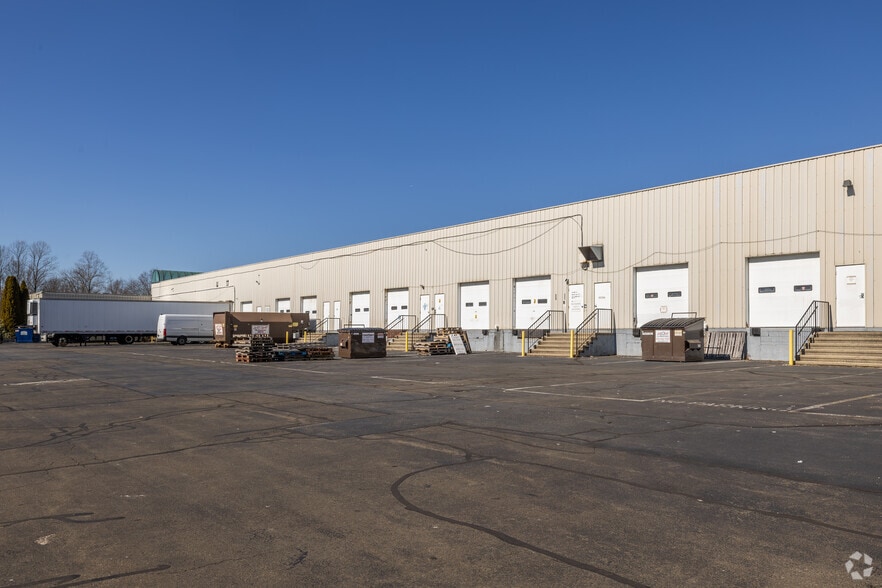More Photos Of 260-264 Quarry Rd, Milford Light Manufacturing For Lease