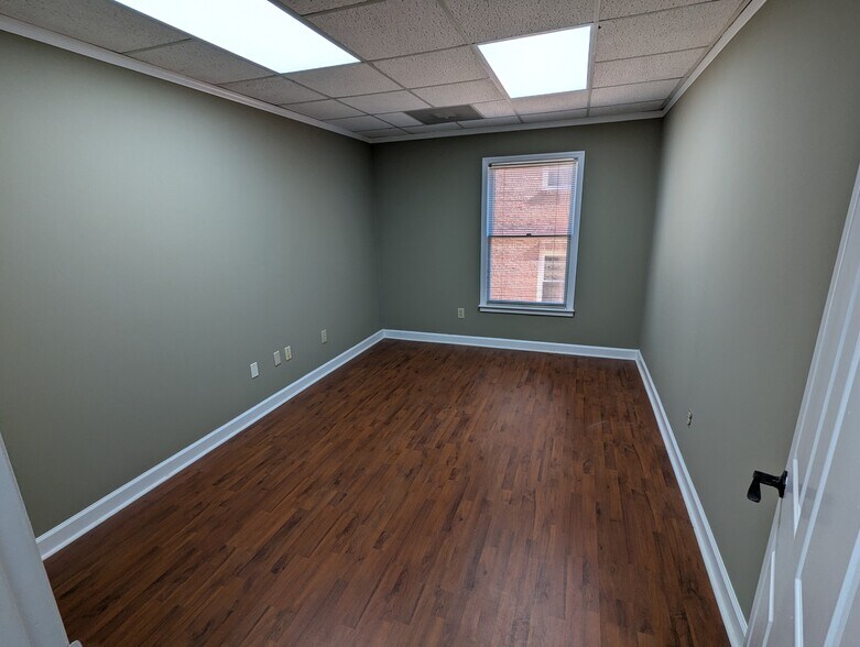 More Photos Of 2440 Sandy Plains Rd, Marietta Office For Sale
