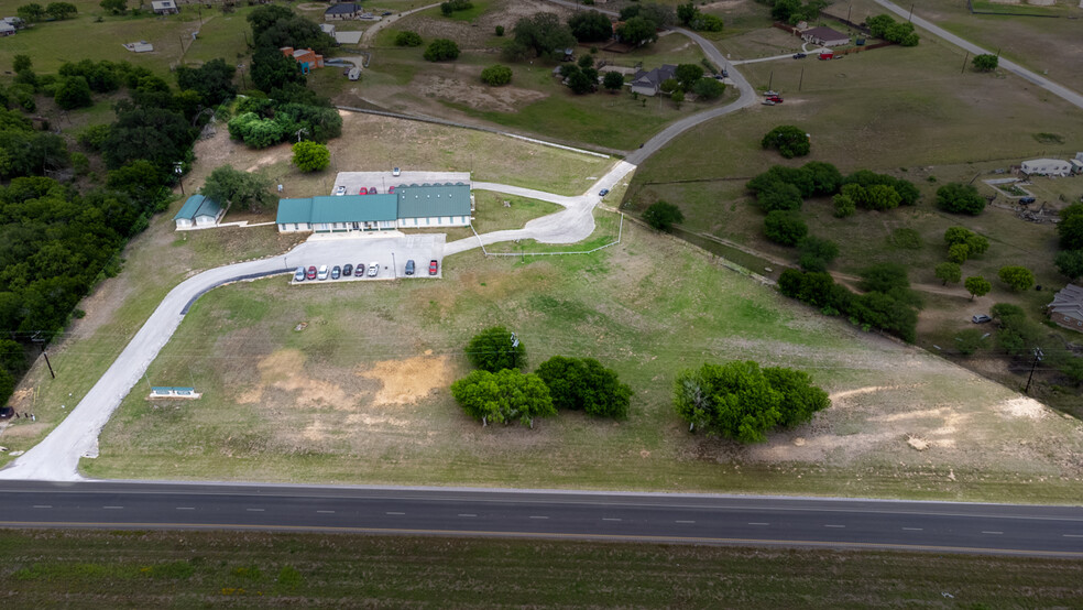 Primary Photo Of 3586 US Highway 181 N, Floresville Medical For Sale