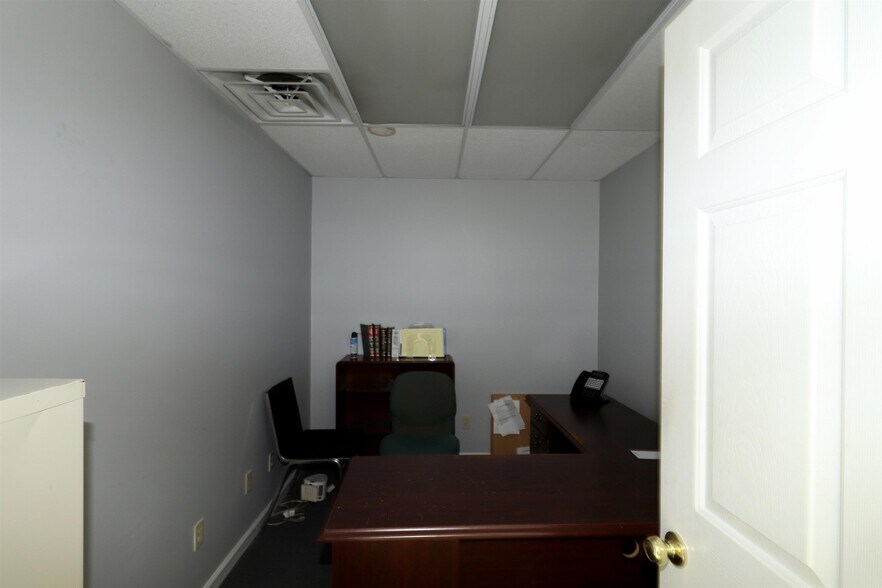 More Photos Of 617 N 22nd Ave, Humboldt Office For Sale