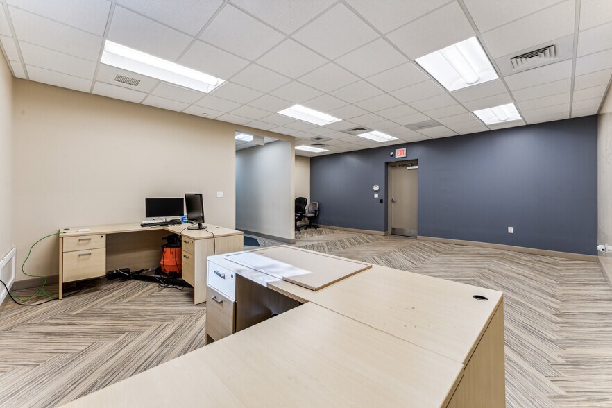 More Photos Of 2105 Northwest Blvd, Newton Office For Sale