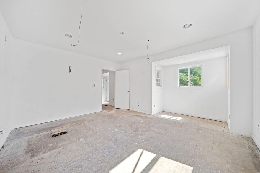 More Photos Of 341 Candler Rd, Atlanta Freestanding For Sale