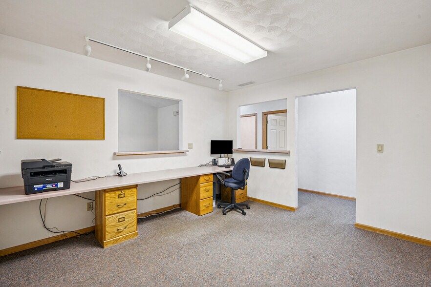 More Photos Of 219 N Canal St, Annawan Office For Sale