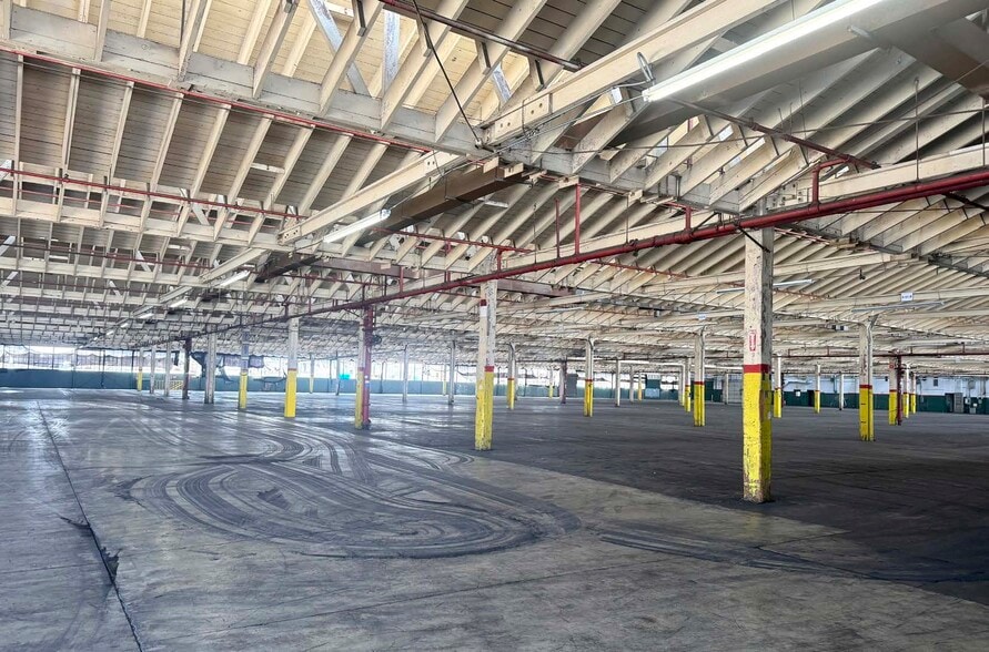 More Photos Of 5008 S Boyle Ave, Vernon Warehouse For Lease