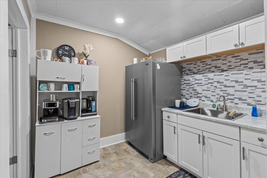 More Photos Of 306 N Thornton Ave, Dalton Office For Sale