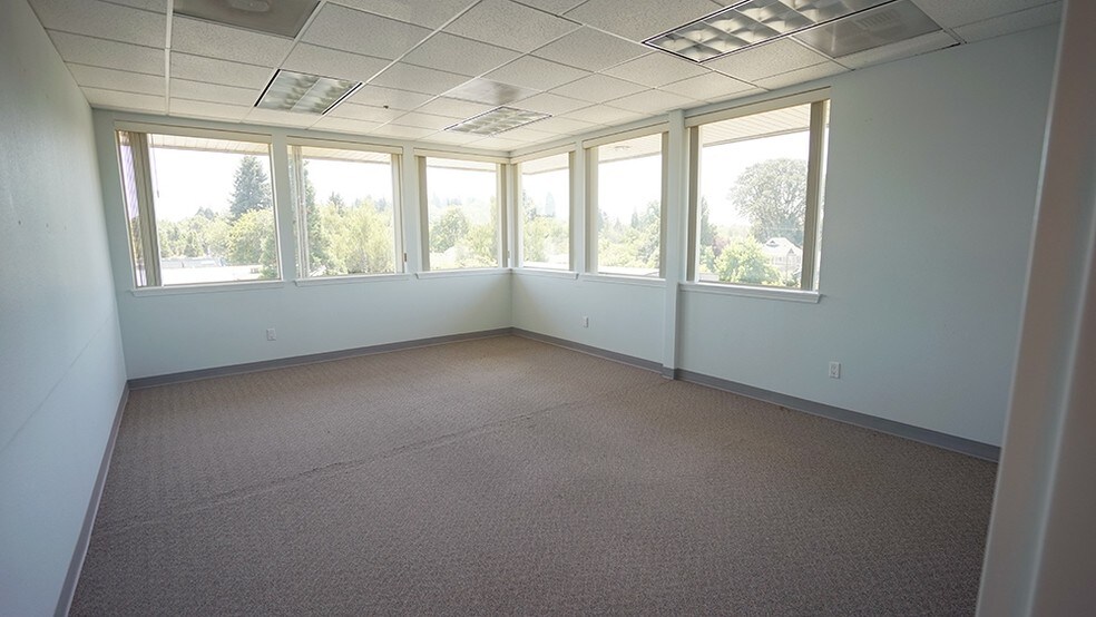 More Photos Of 925-935 Commercial St SE, Salem Medical For Sale