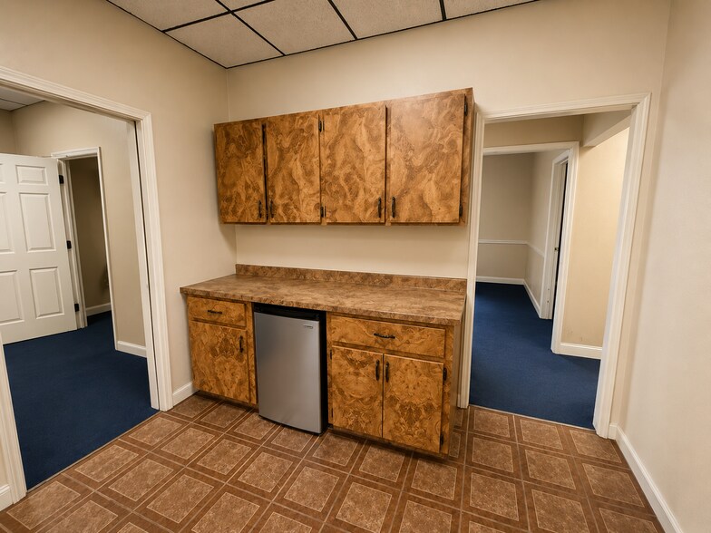 More Photos Of 400 Webster St, Leesburg Office For Lease