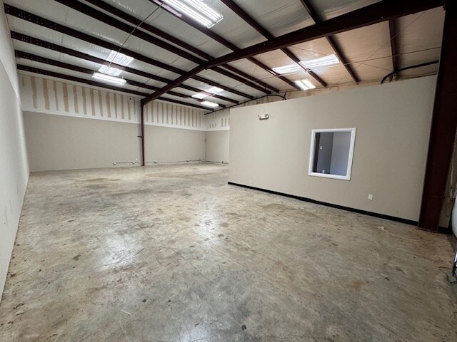 More Photos Of 310 Magnolia St, Spring Warehouse For Sale