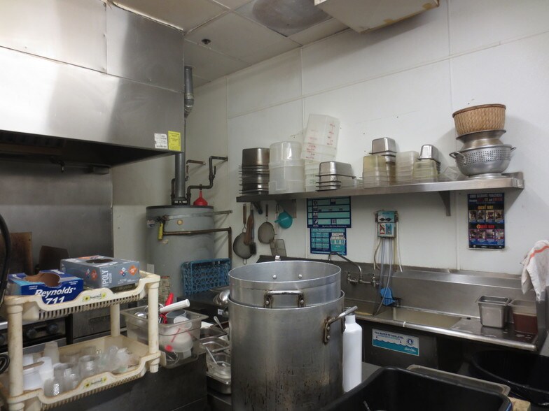 More Photos Of 818 N Pacific Ave, Glendale General Retail For Lease