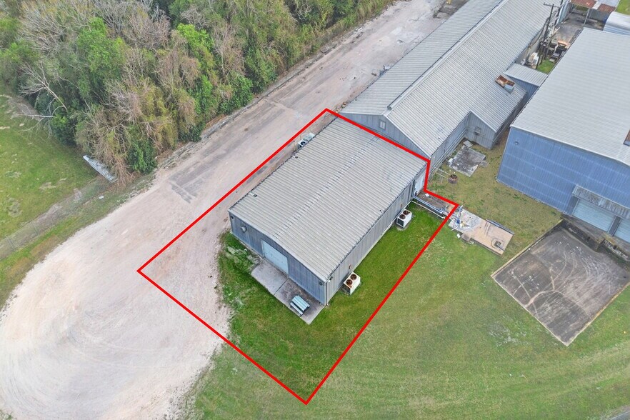 More Photos Of 13025 Fadeway ln, Houston Industrial For Lease