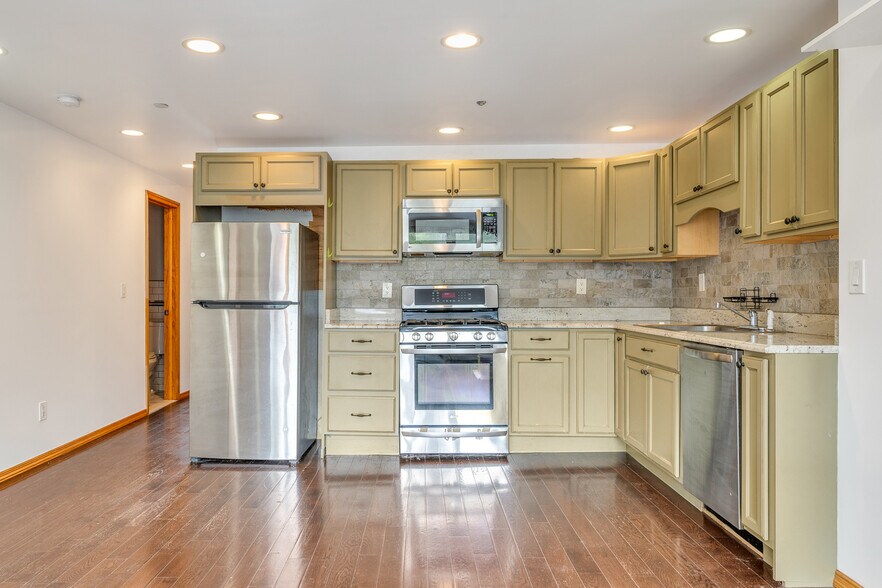 More Photos Of 2105 33rd Ave, Astoria Multifamily For Sale