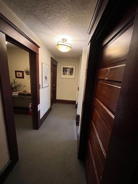 More Photos Of 1934 NE Broadway St, Portland Medical For Sale