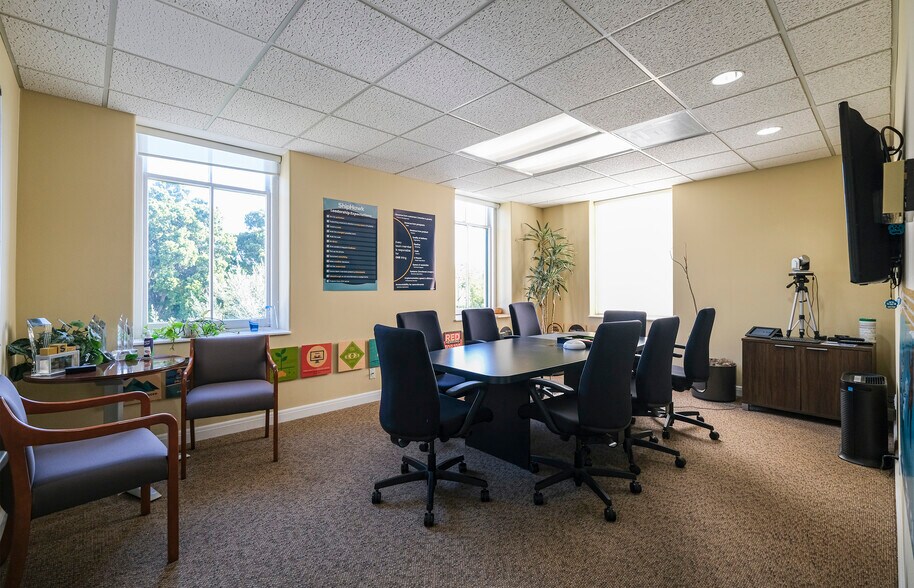 More Photos Of 925 De La Vina St, Santa Barbara Office For Lease
