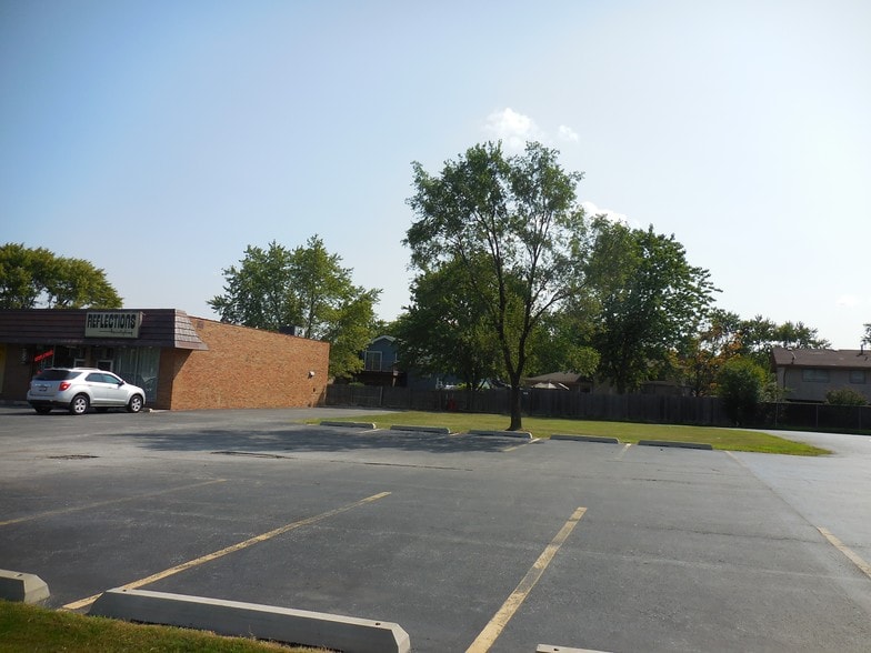 More Photos Of 14721-14727 Central Ave, Oak Forest Storefront Retail Office For Lease
