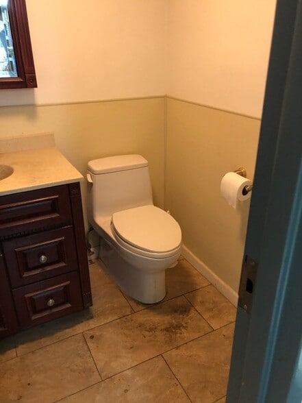 More Photos Of 8077 Cypress Ave, Glendale Warehouse For Lease