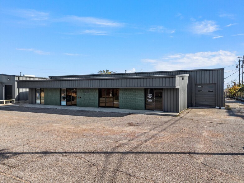 More Photos Of 6908 Old Mcgregor Rd, Woodway Light Distribution For Lease