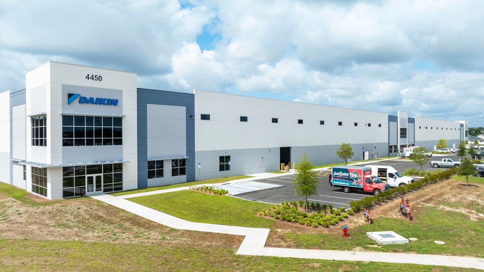 More Photos Of 4450 NW 11th St, Ocala Distribution For Sale