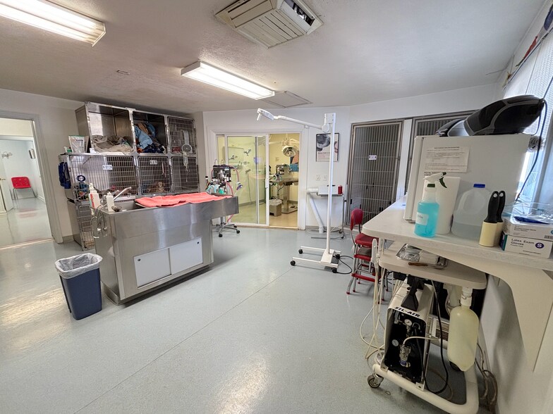 More Photos Of 44 N 800 W, Salt Lake City Veterinarian Kennel For Sale
