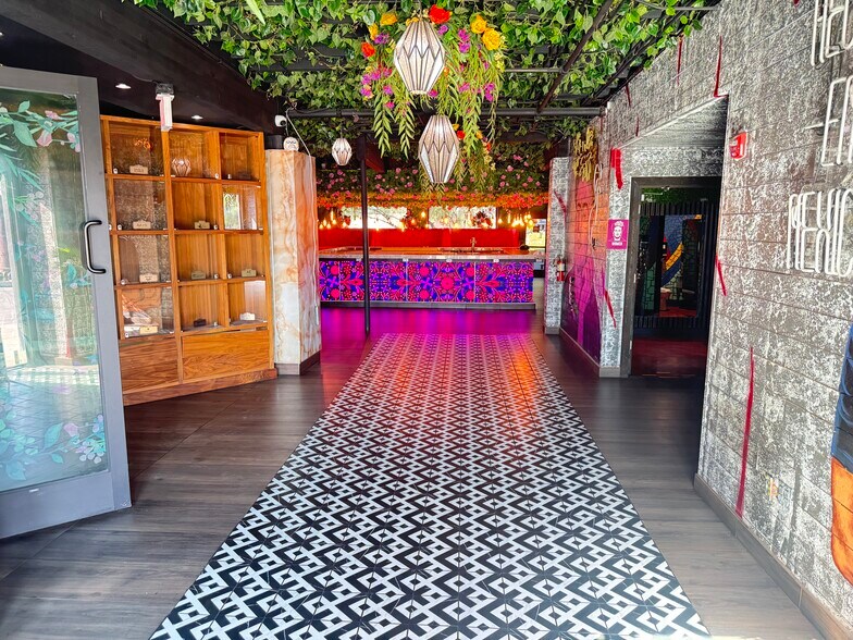 More Photos Of 7301 E Butherus Dr, Scottsdale Restaurant For Lease