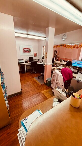 More Photos Of 664-666 E Regent St, Inglewood Office For Sale