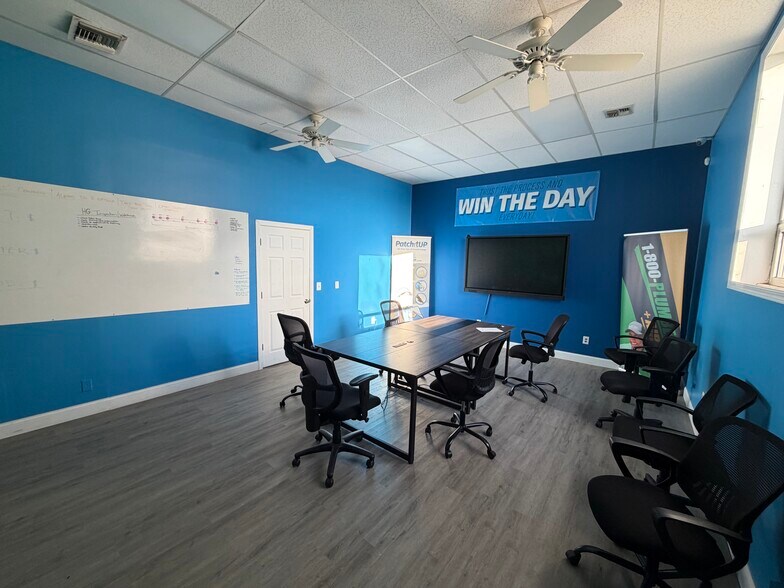 More Photos Of 32-36 Gazza Blvd, Farmingdale Manufacturing For Lease