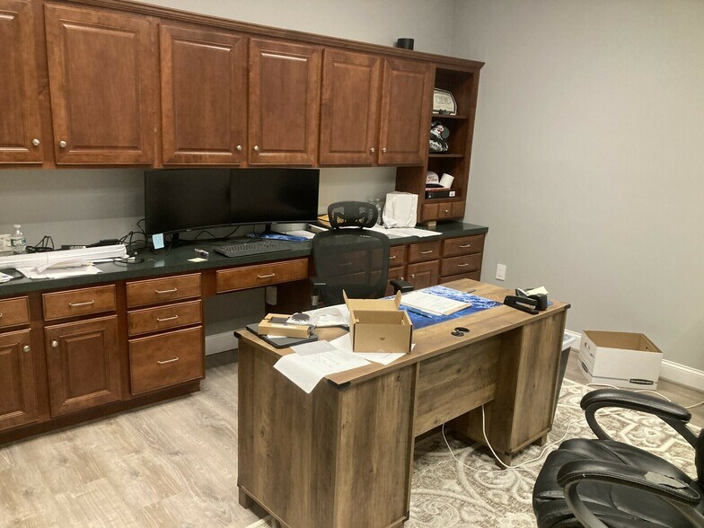 More Photos Of 114 Pembroke St, Kingston Storefront Retail Residential For Sale