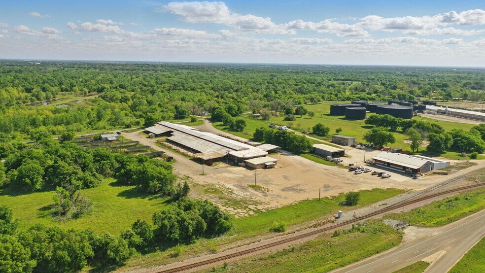 More Photos Of 2316 Marlin hwy, Waco Industrial For Sale