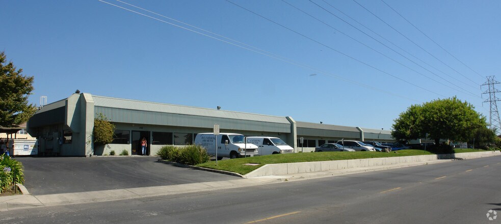 More Photos Of 232-250 S Hillview Dr, Milpitas Warehouse For Lease