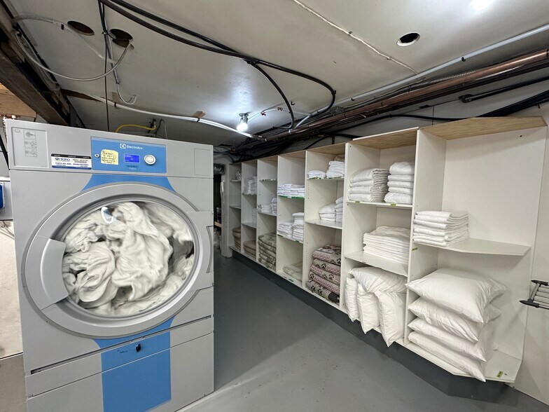 More Photos Of 171 Mission Rd, Wawa Hotel For Sale