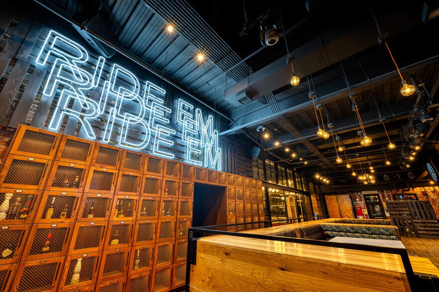 More Photos Of 1942-1946 Market St, Denver Bar For Sale