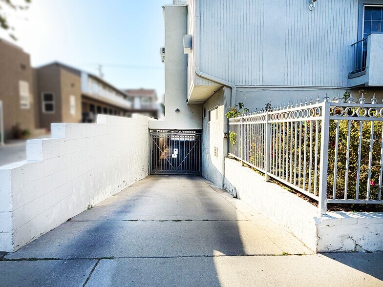 More Photos Of 231 W Tujunga Ave, Burbank Apartments For Sale