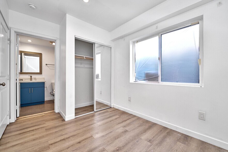 More Photos Of 550 W 47th St, Los Angeles Apartments For Sale