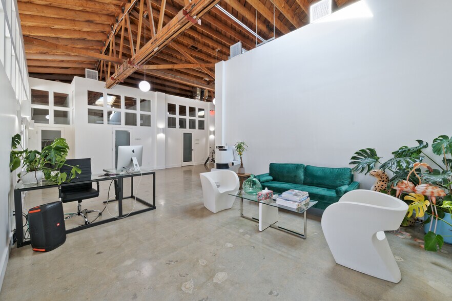 More Photos Of 3740 Motor Ave, Los Angeles Office For Lease