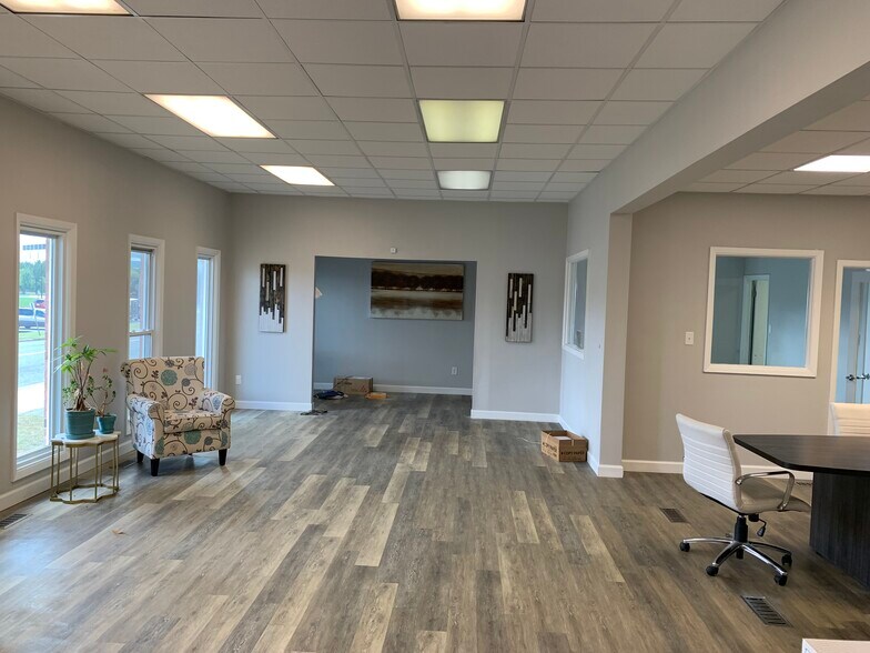 More Photos Of 2110 Maywill St, Richmond Light Distribution For Lease