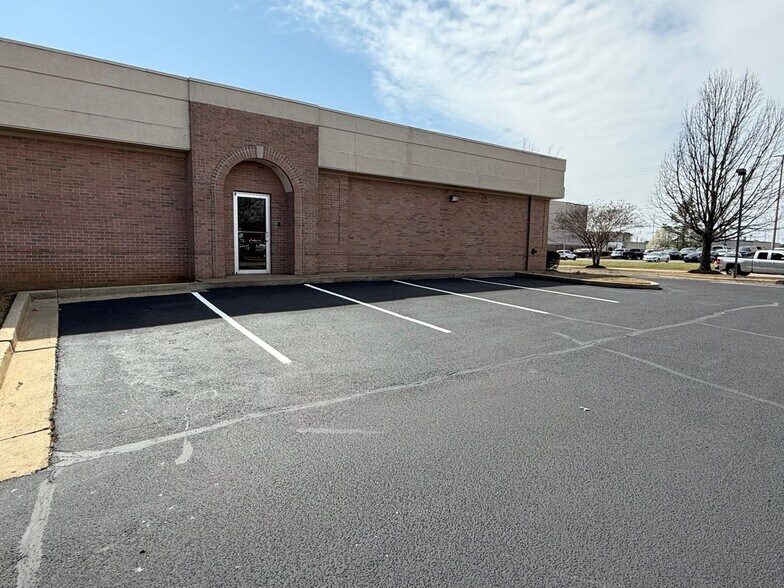 More Photos Of 7168 Moore Dr, Southaven Freestanding For Lease