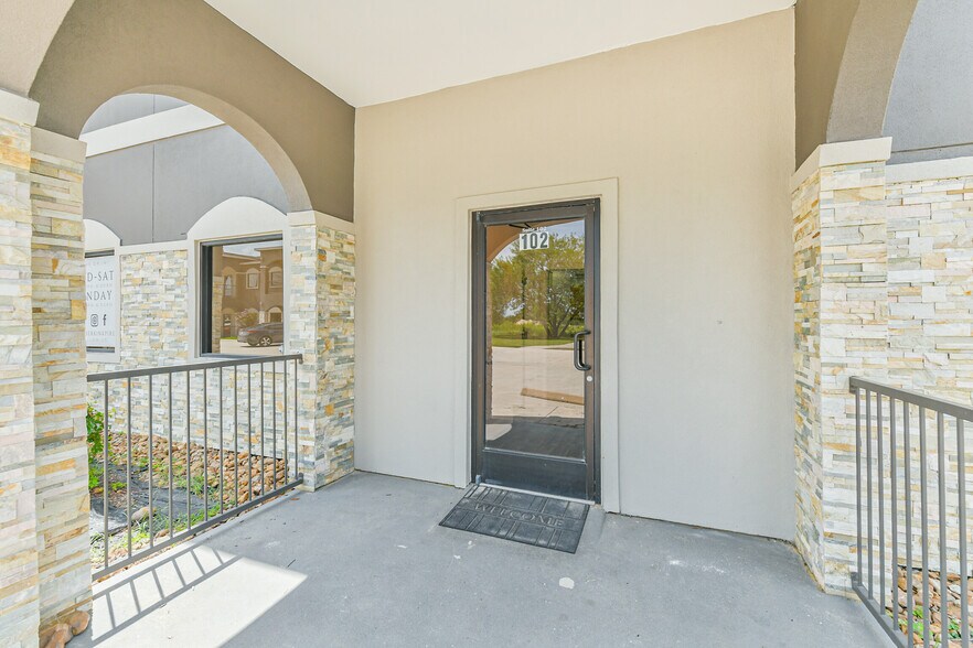 More Photos Of 20550 Townsen Blvd, Humble Office For Sale