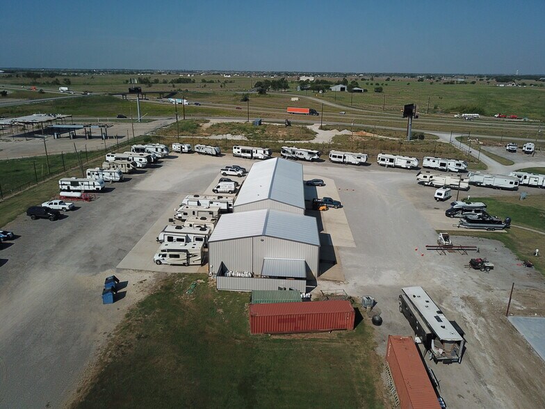 More Photos Of 13239 S Interstate 35, Valley View Manufacturing For Lease