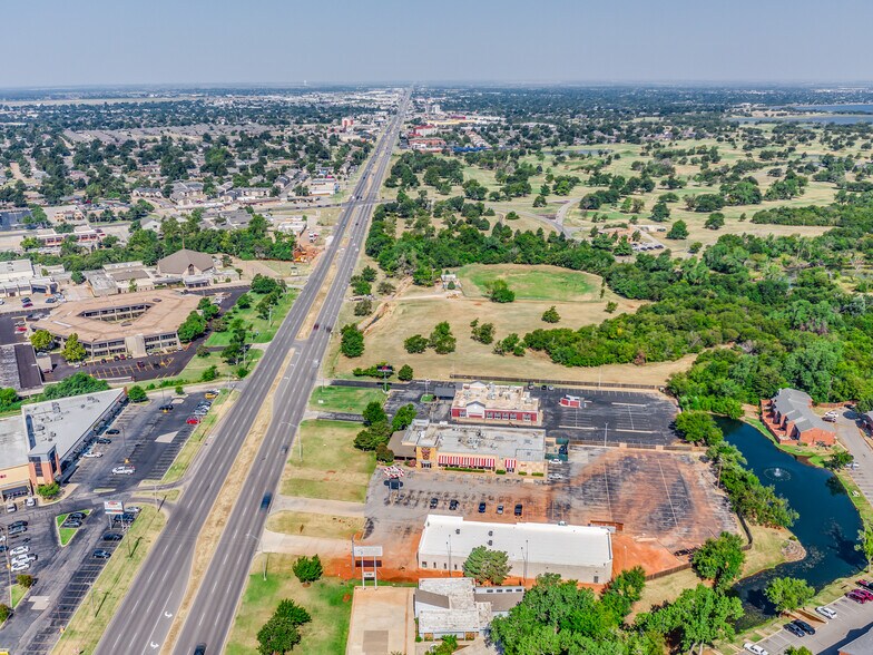 More Photos Of 4235 NW Expressway, Oklahoma City General Retail For Lease