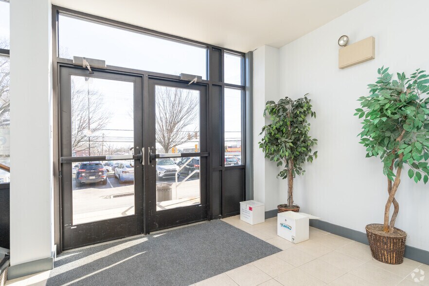 More Photos Of 2000 Sproul Rd, Broomall Unknown For Lease