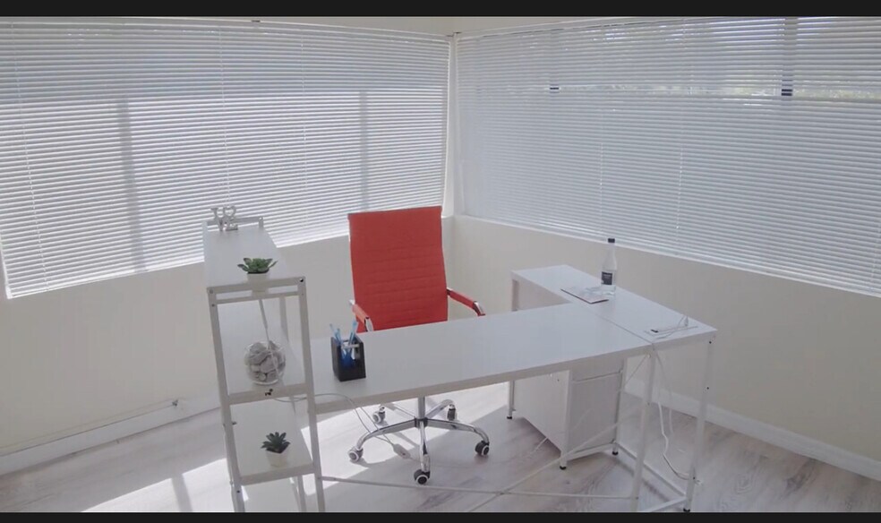 More Photos Of 912 Drew St, Clearwater Office For Lease