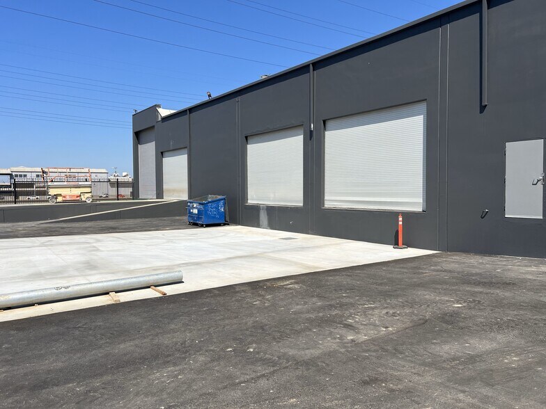 Primary Photo Of 2552-2556 E Olympic Blvd, Los Angeles Manufacturing For Lease