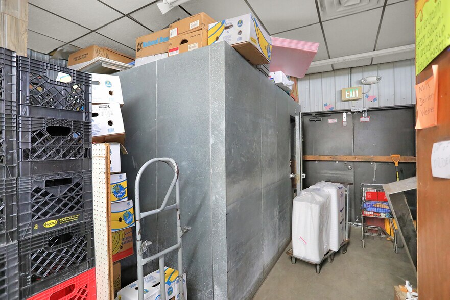 More Photos Of 9135 S Mill Rd, Knightstown Supermarket For Sale