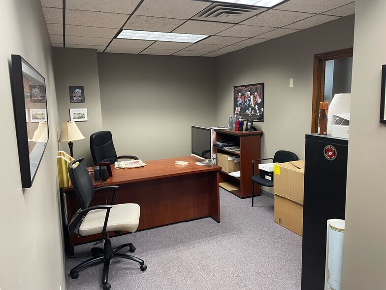 More Photos Of 709 Erie Blvd W, Syracuse Office For Lease