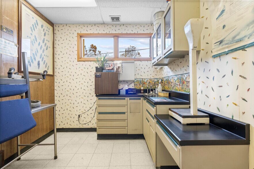 More Photos Of 755 Barnum Avenue Cutoff, Stratford Veterinarian Kennel For Sale