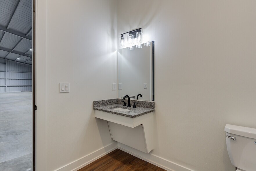 More Photos Of 11418 CR 2220, Lubbock Warehouse For Sale