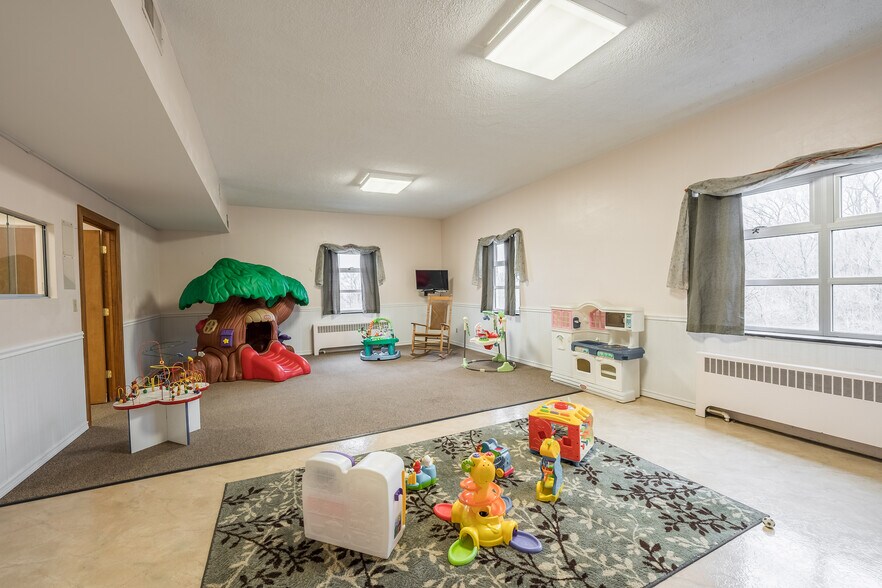 More Photos Of 327 S Smithville Rd, Dayton Religious Facility For Sale