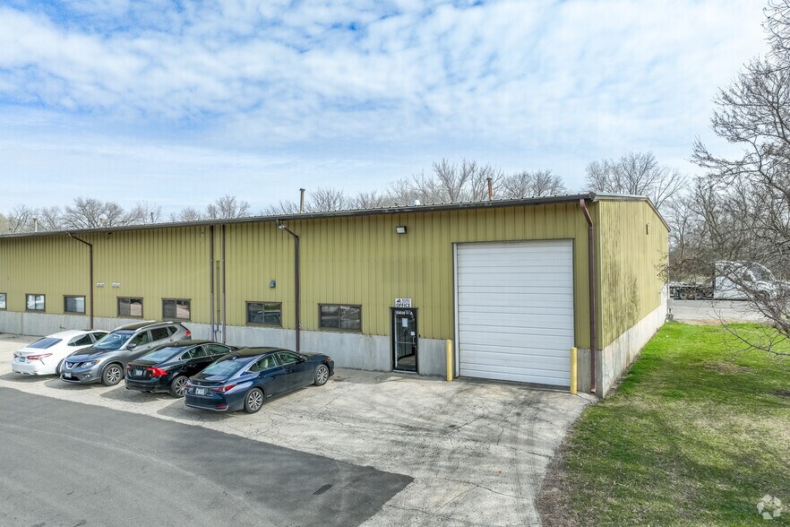 More Photos Of 11414 Smith Dr, Huntley Warehouse For Lease