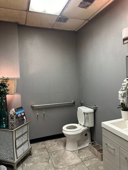 More Photos Of 7685 Hacks Cross Rd, Olive Branch Unknown For Lease